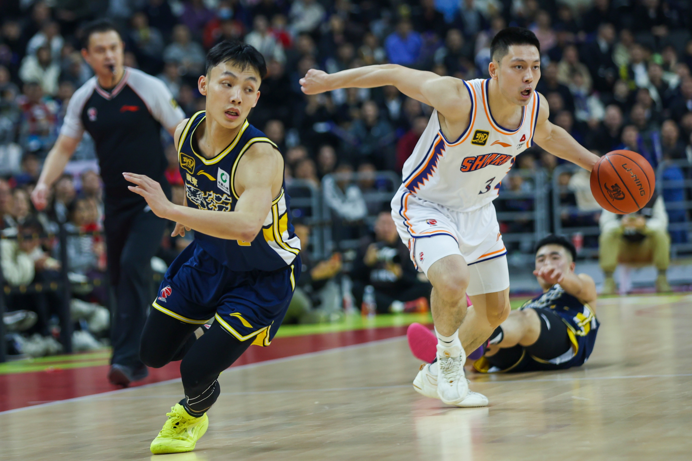 利物浦发布备战花絮；关键时刻更衣室发声；CBA季后赛任务艰巨；年轻球员得到机会的简单介绍