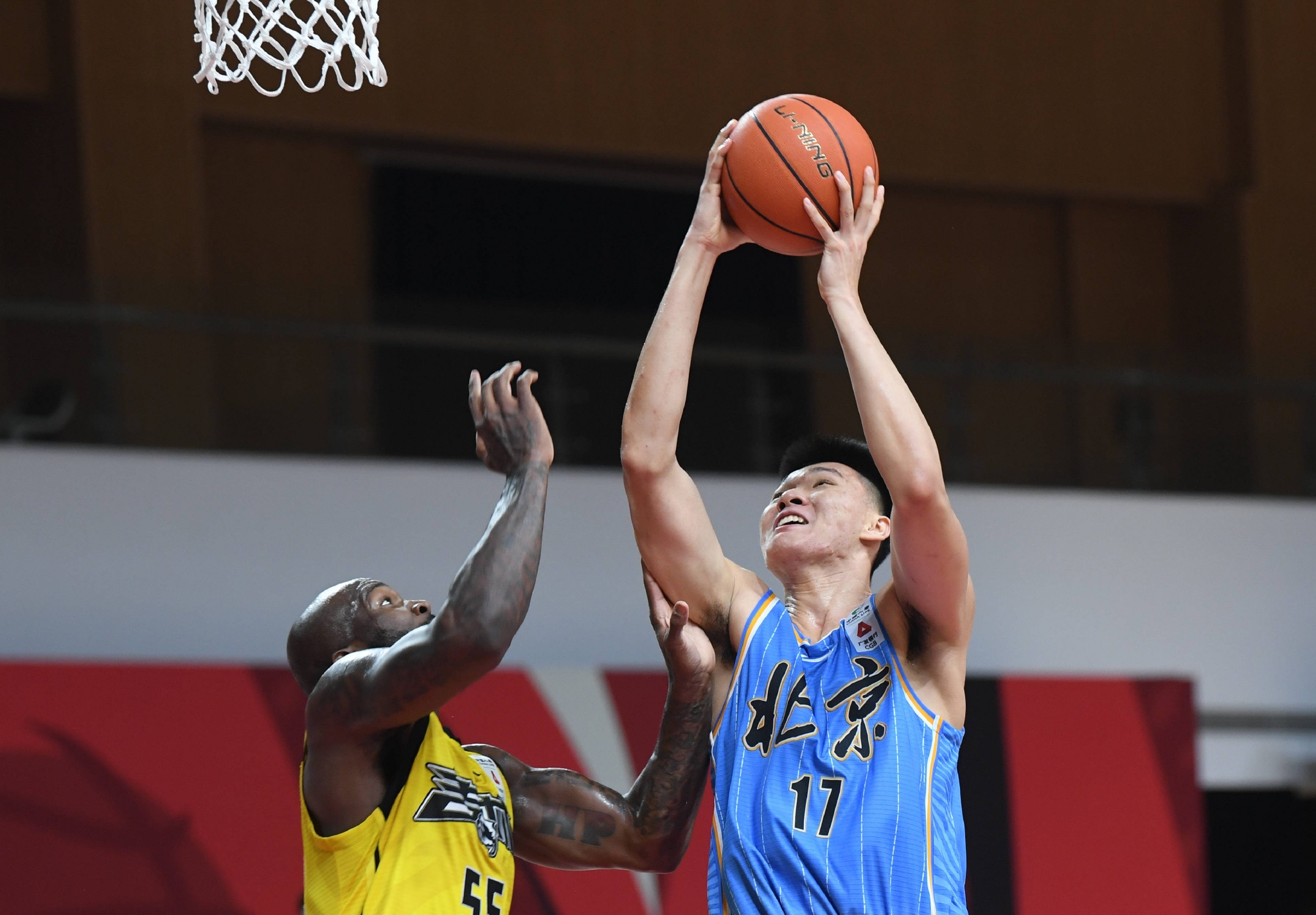 CBA季后赛赛程吃紧；勒沃库森转会期强势反弹；气氛紧张；纪律约束更严格 