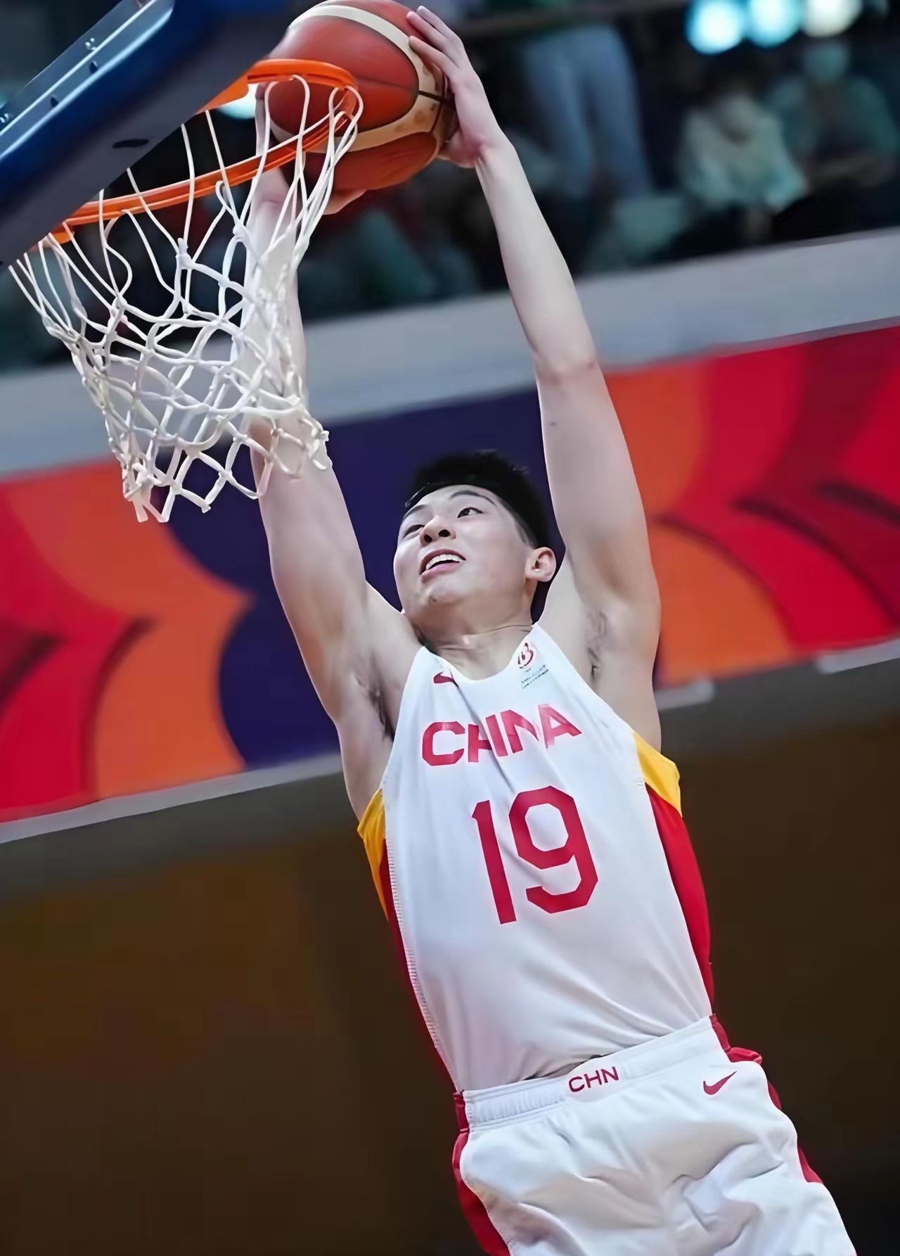 NBA季后赛窗口期走向成谜，广东宏远调整名单，信心回归，年轻球员得到机会的简单介绍