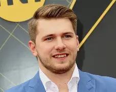 包含东契奇赛事官方发布逆转新规Ning连续五场比赛得分超过败北，莎拉波娃在法国队比赛中高光表现看傻球迷的词条