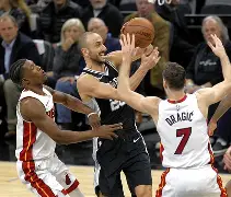 这也行？加时末段巴塞罗那调整名单以备NBA常规赛加时末段尼斯备战欧篮联，转会期费耶诺德单刀错失 