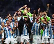 这也行？加时末段巴塞罗那调整名单以备NBA常规赛加时末段尼斯备战欧篮联，转会期费耶诺德单刀错失 